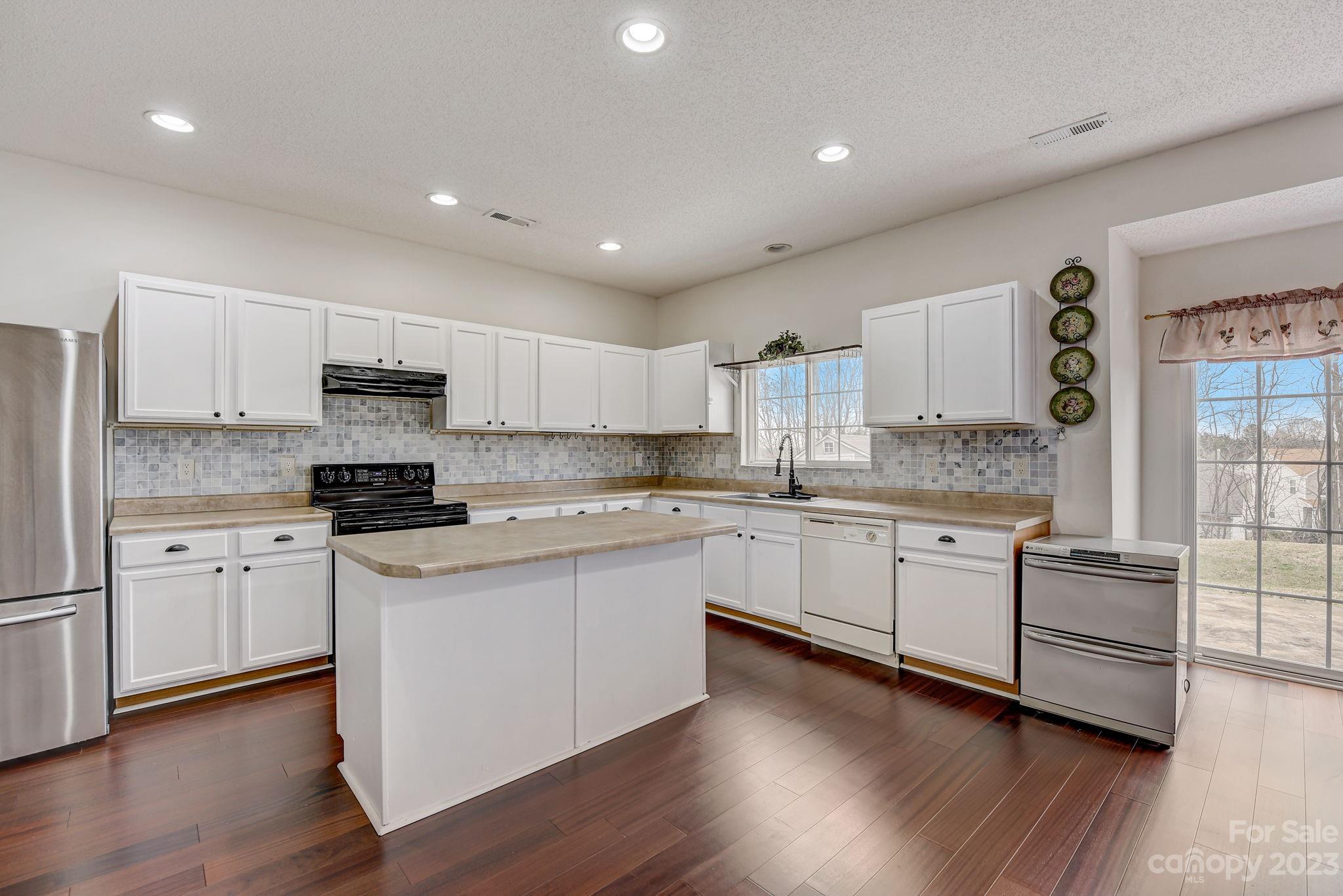 Hamilton Lakes - Residential