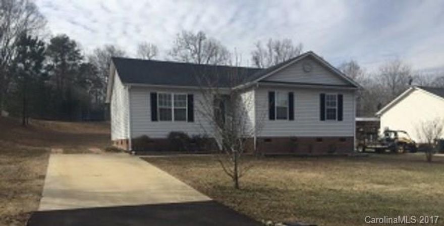 Awesome ranch for a first time home buyer!! 3 bedroom, 2 bath, family room, new HVAC, new stove and much more located in a well established neighborhood. Call us today to schedule appointment!! Don't miss the opportunity!!! It Won't last long!!