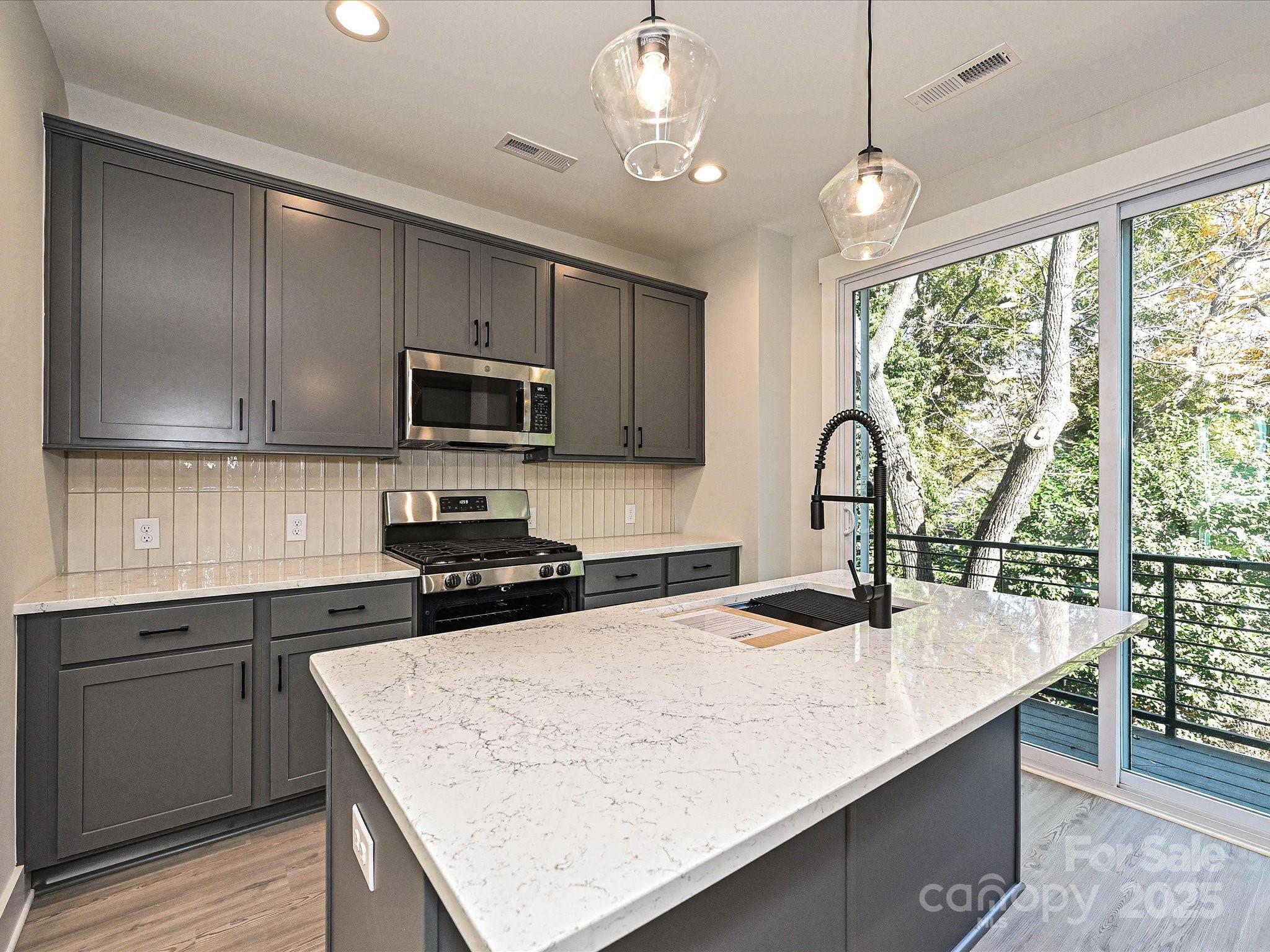 1419 Collier Walk Alley CSW0208