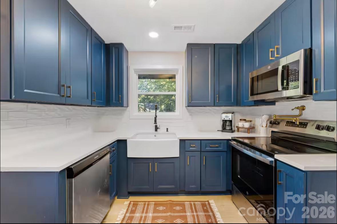 3445/3447 Tappan Place