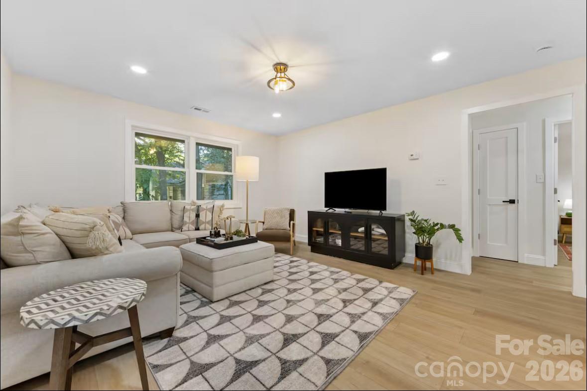 3445/3447 Tappan Place