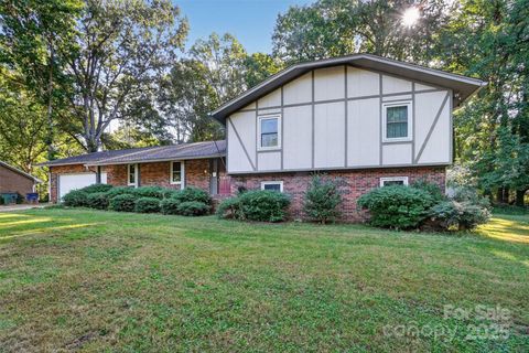 Photo of 510 4th Avenue NE, Conover, NC 28613 (MLS # 4305259)