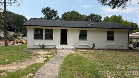Photo of 5618 Snow White Lane, Charlotte, NC 28213 (MLS # 4422520)