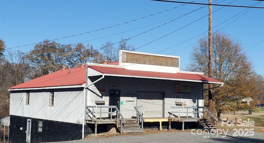 Wonderful downtown Historical Dallas. This is a prime location coming in on the main road into downtown. 4800 sq ft building with great parking. Zoned commercial B-1 & B3-P. Confirm uses with Town of Dallas. This building & location has many possible uses. Growing area. Priced to move fast & can be purchased in package deal with 204 E Trade St. Also listed in MLS as package deal with 2 houses for $779,900 (ml#4206230)
NO SIGN DO NOT DISTURB THE TENANTS PLEASE