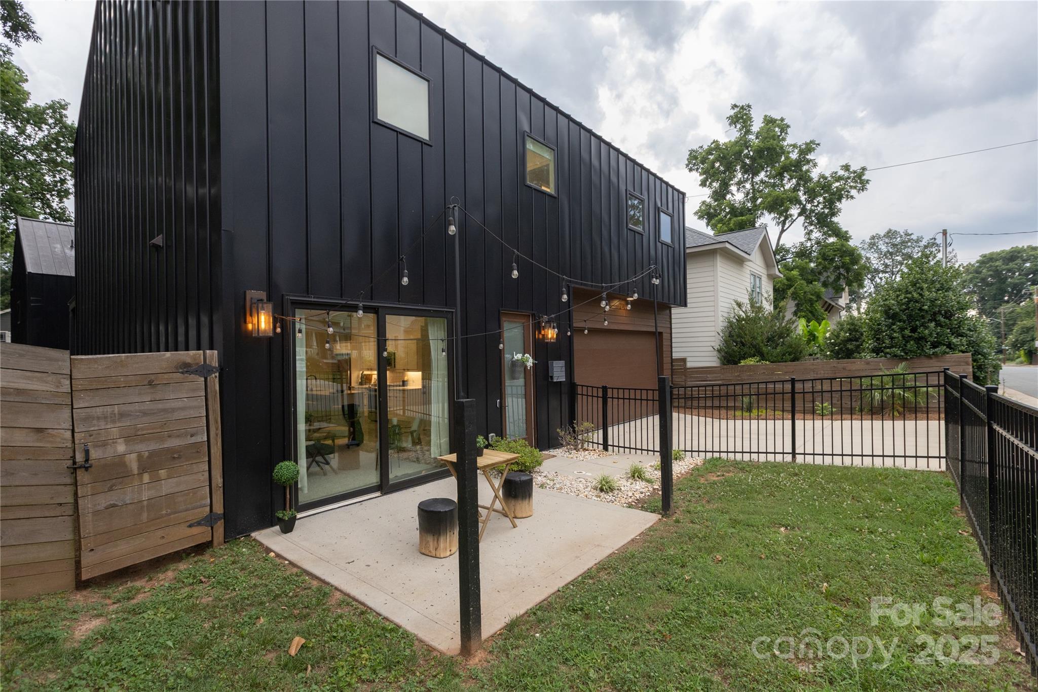 2107 W Trade Street