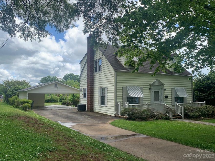 Vintage house located in an established neighborhood that's convenient to several schools and parks.  It's just minutes to downtown shopping and eateries.  Use your imagination to tranform this house into a comfortable, cozy home.   Lots of possiblities, come take a look!  Being sold "As-is".