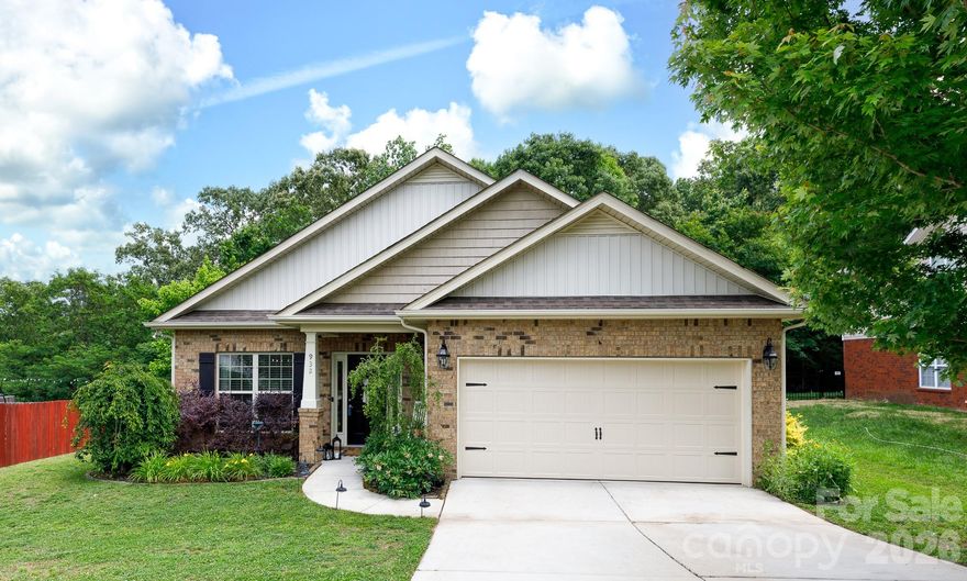 Lovely 3 BR/2BA one-owner ranch home located on cul-de-sac street.  This precious home with NO CITY TAXES offers an open floor plan with a split bedroom plan, a formal living room or dining room and kitchen with new appliances and breakfast bar.  Primary suite with garden tub and walk-in closet.  2 car garage and almost 1/4 acre lot!  Just minutes to Lake Wylie, York, Rock Hill or Hwy 49 corridor to Charlotte or Exit 82 at I-77 for commuters.