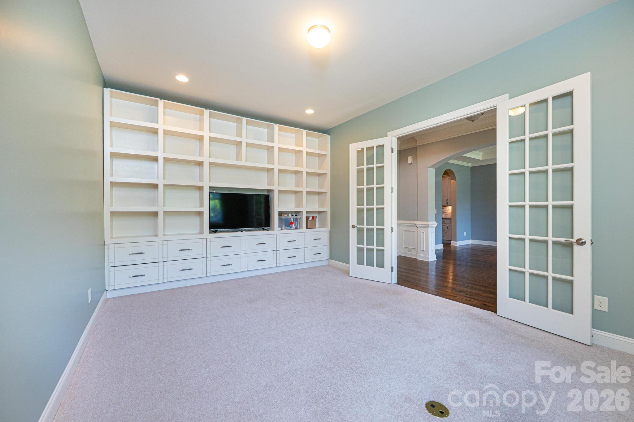 2317 Sommerton Glen