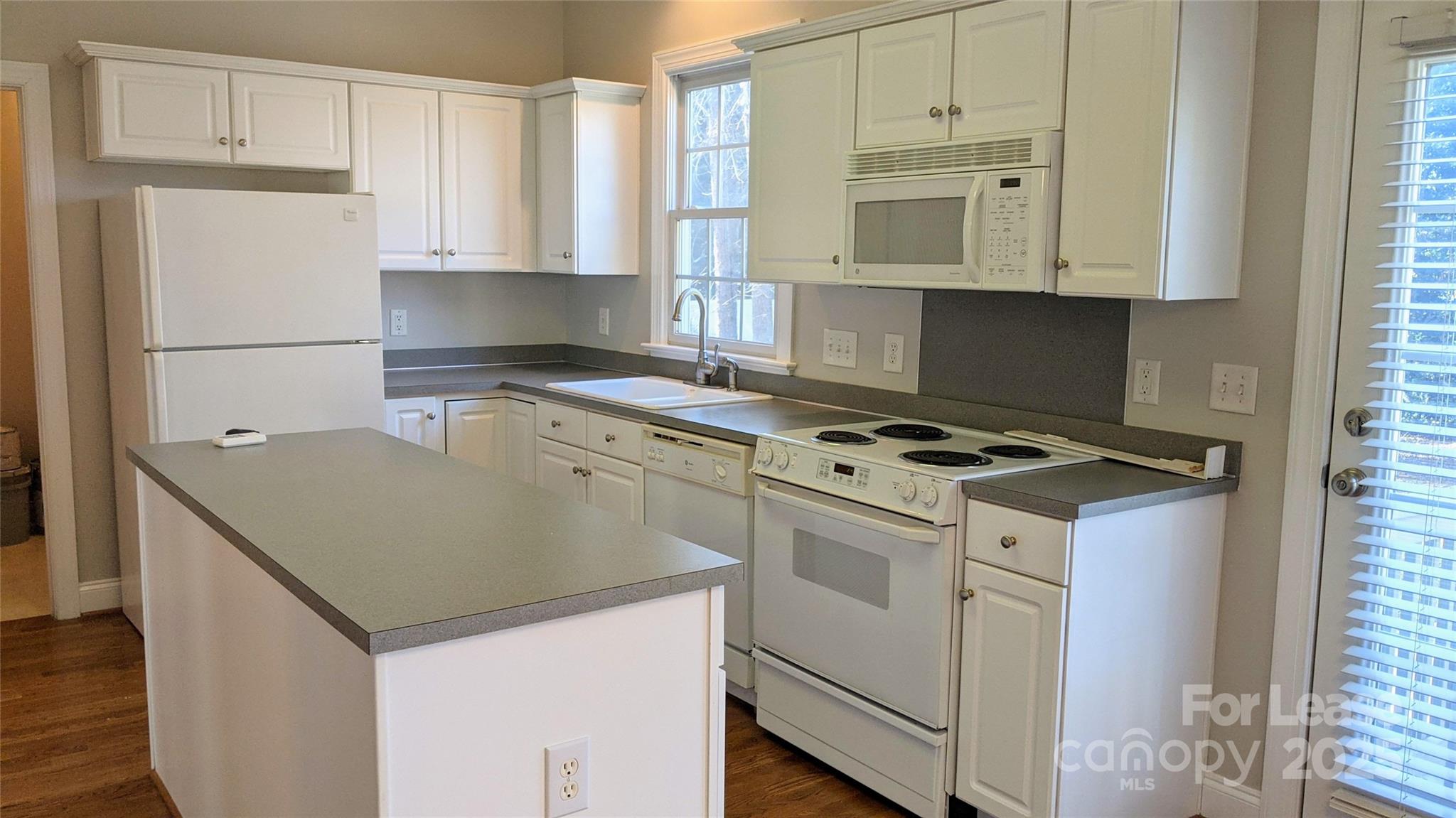 16007 Kelly Park Circle