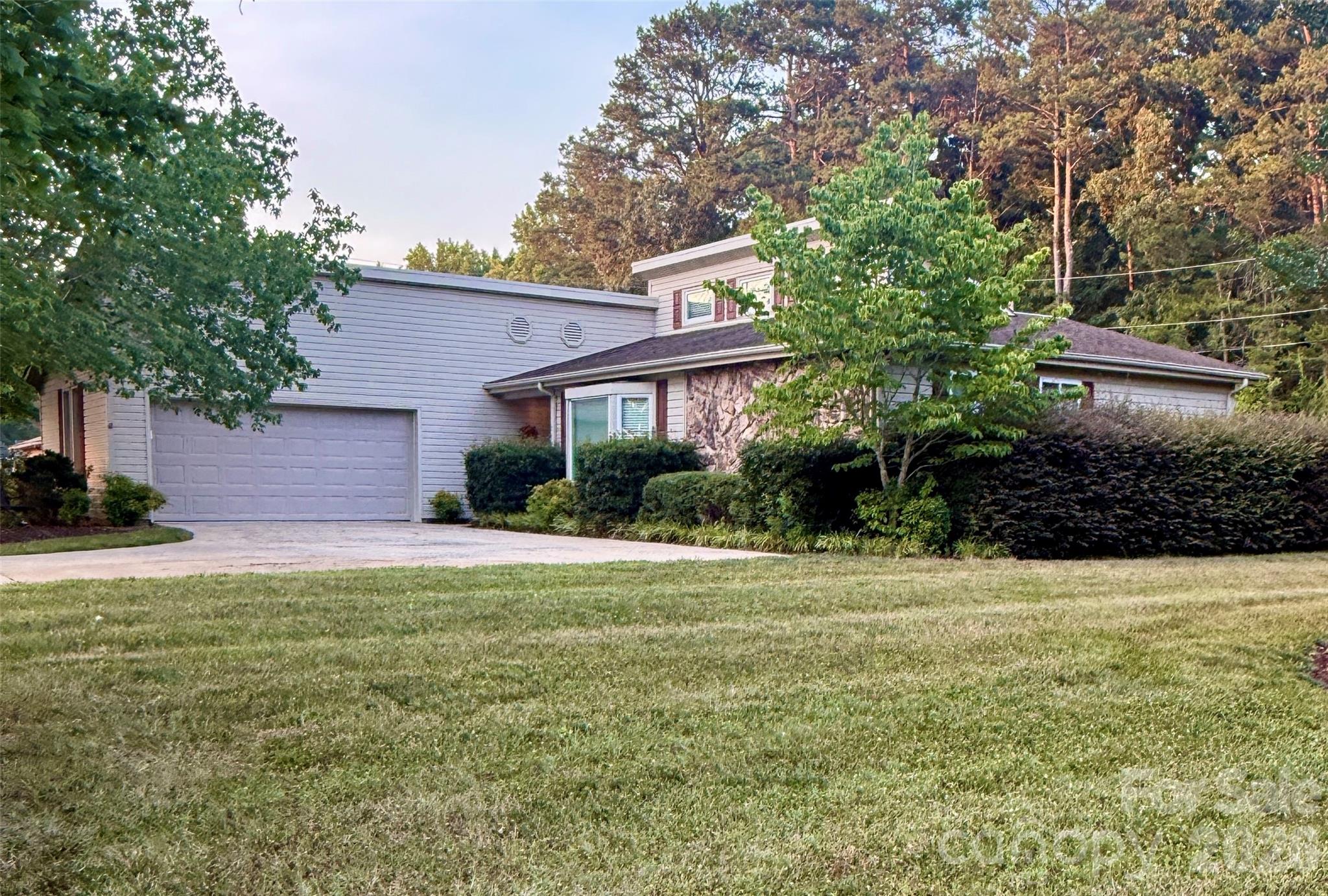 1100 Jennifer Lane