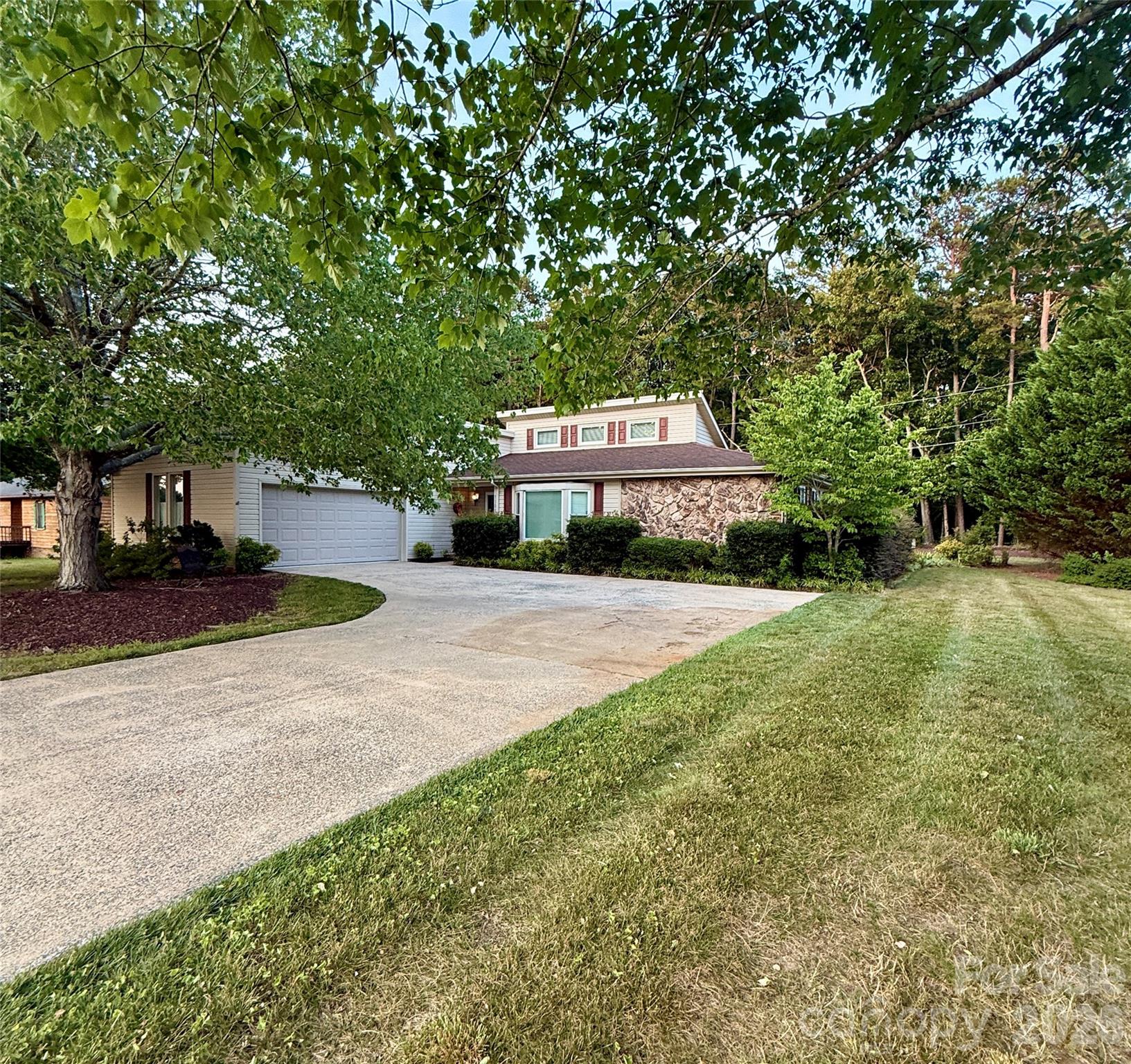 1100 Jennifer Lane