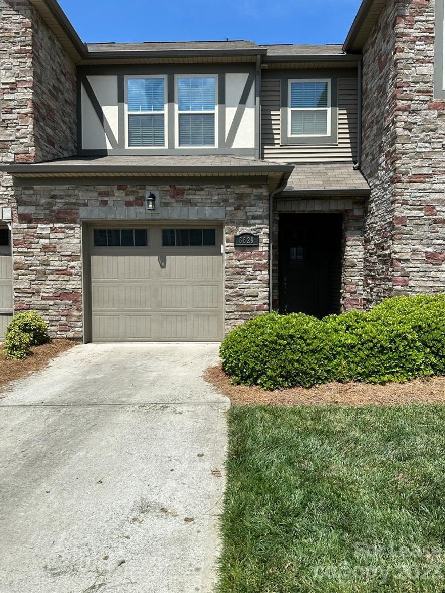 Beautiful 3bed, 2.5 bath townhome in a great location available for rent. Open floor plan with so many upgrades. Convenient to everything, from the premium outlets, to the whitewater center, to restaurants and so much more.
washer dryer included. Come see today!