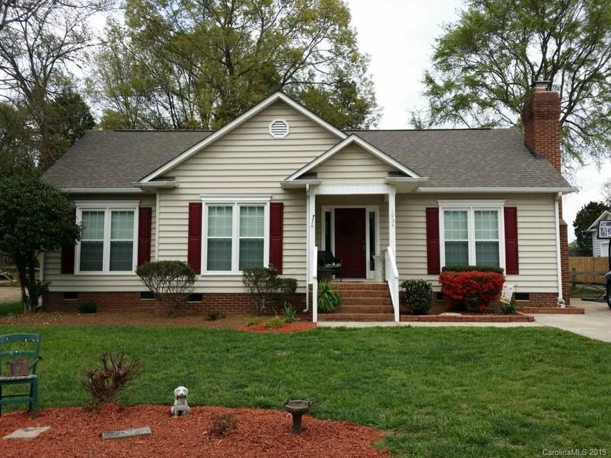 Schedule a tour of this little beauty featuring Great Room w/wood burning Fireplace.  Opens to a cheerful Kitchen and Breakfast w/view of large backyard.  Closets galore throughout for all your storage needs.  Nice Master w/Tray Ceiling and Double Vanity in Bath.  Huge fenced Backyard for family entertainment along with workshops for your hobbies!  A must see!!