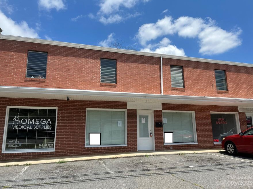 Retail/Office space with storage area. Open space to create whatever environment suits your business.