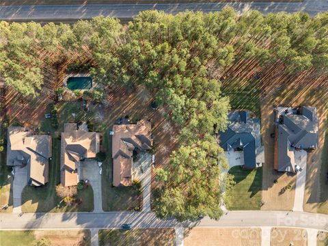 279 Palm Cove Way York SC 29745