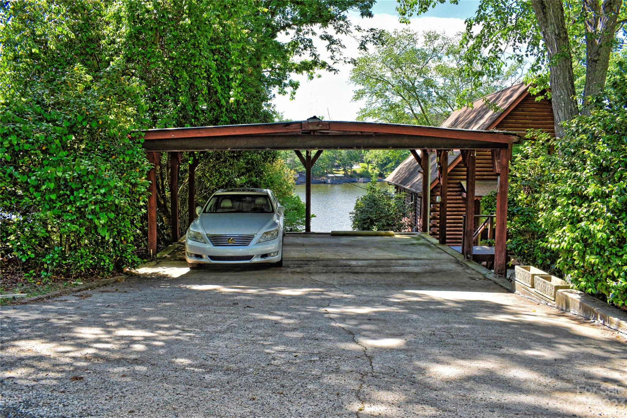 Badin Lake - Residential