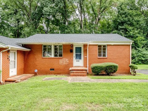 Photo of 3122 Marlborough Road, Charlotte, NC 28208 (MLS # 4293604)