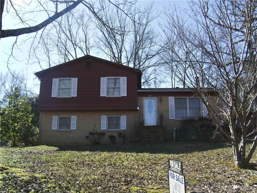 A Master bedroom includes a private half bath.  Kitchen/dining is combined on main floor.   Den features access to a concrete patio.  A lot of living area for the money.   Corner lot provides extra room and side driveway.
Ready to move into.  4 Bedrooms and 2 1/2 bathrooms for the busy family.