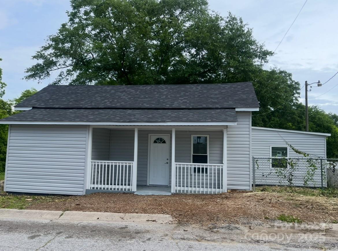 Photo 1 of 21 — 39 E White Street, Chester, SC 29706