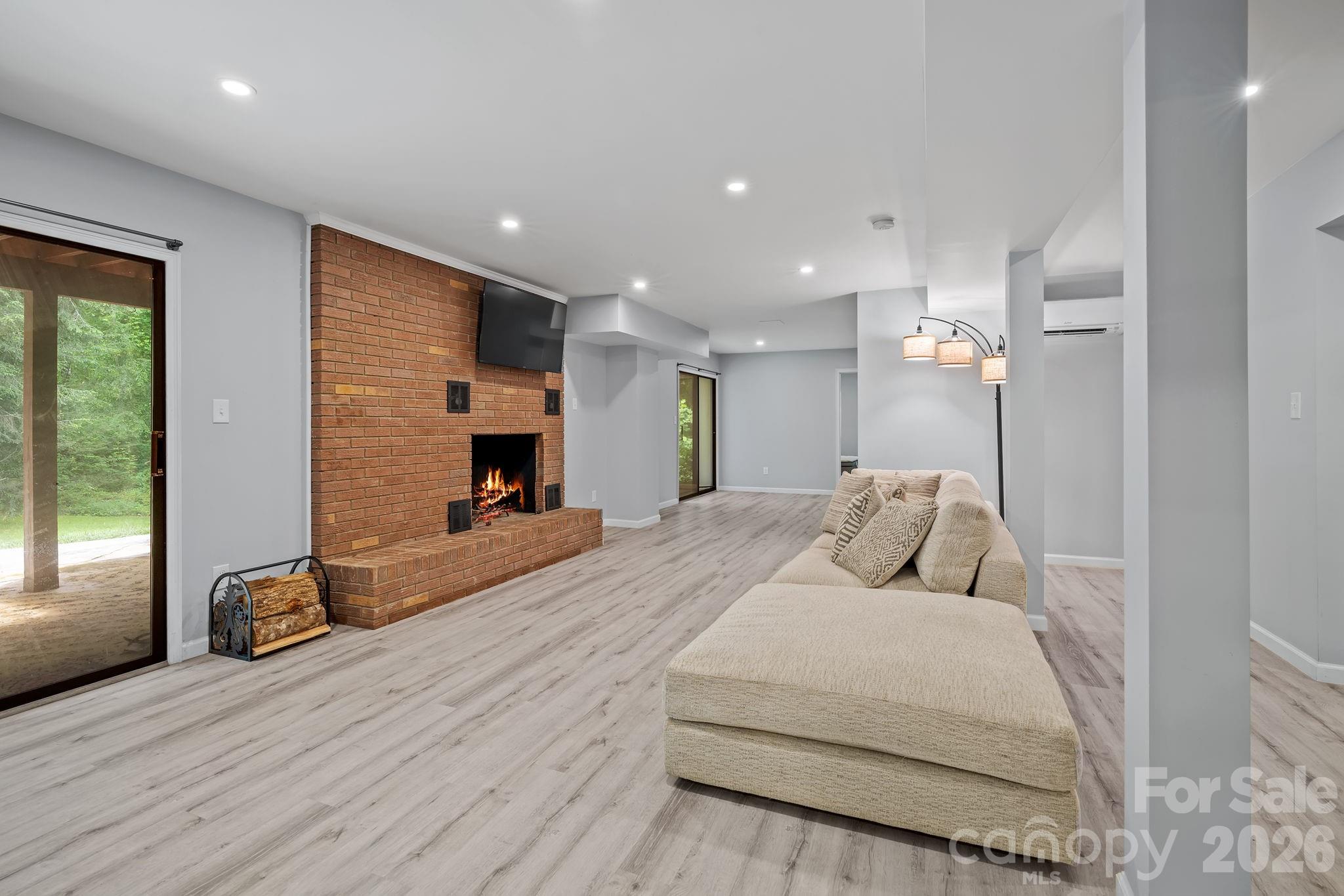 11 Grenadier Court