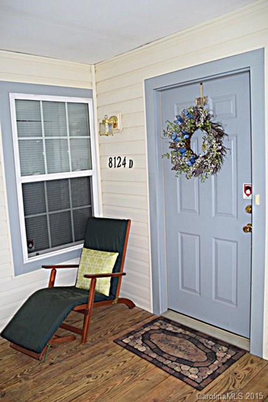 Pristine second level condo near lots of shops, restaurants, and recreation. This one bedroom features a private den, rear facing deck, galley kitchen, separate dining space and an open living room with wood burning fire place. Truly an excellent opportunity!