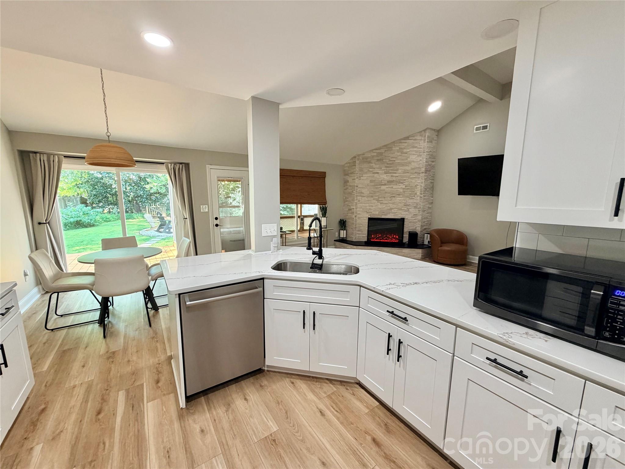6836 Pin Oak Court