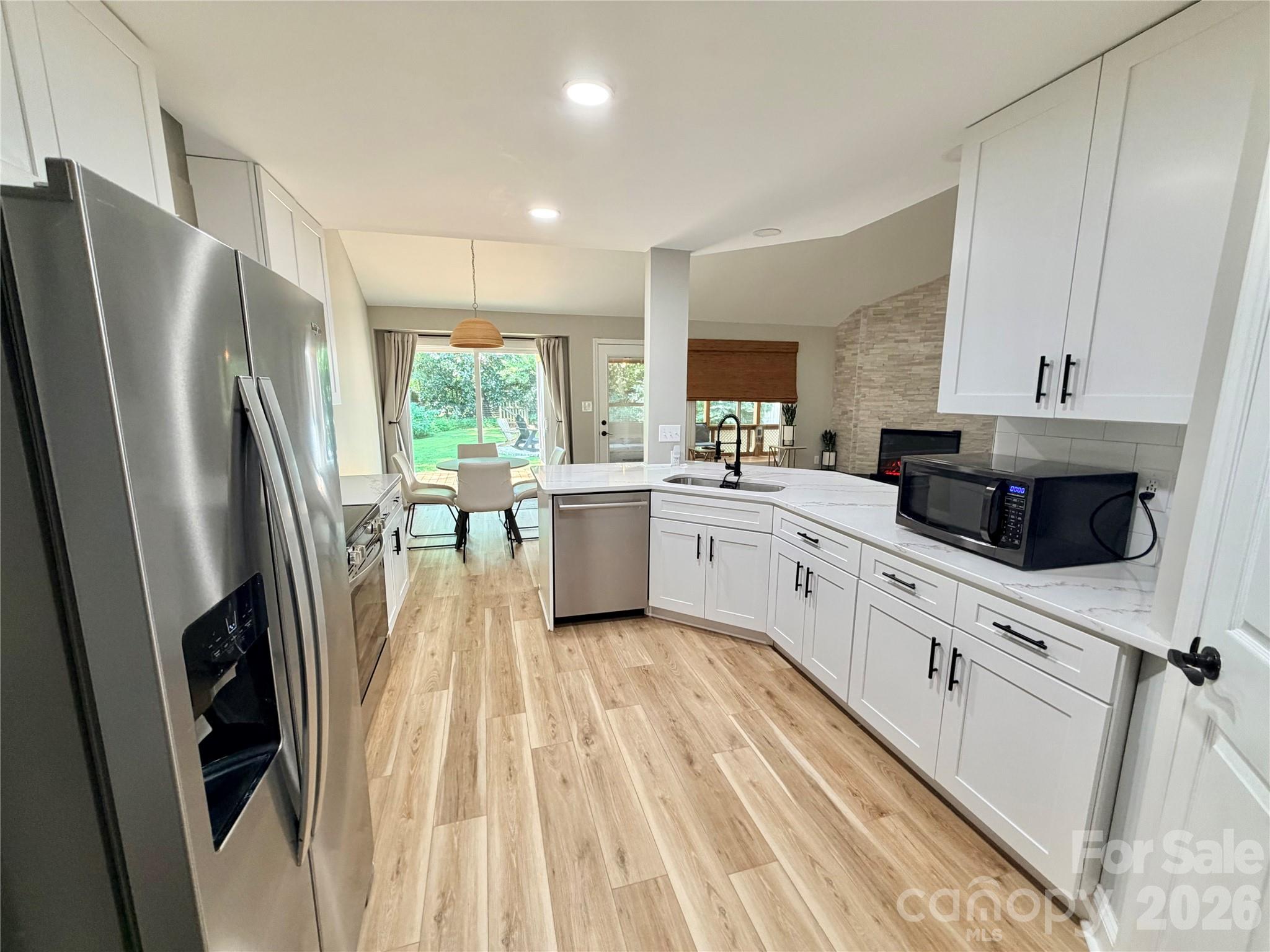 6836 Pin Oak Court