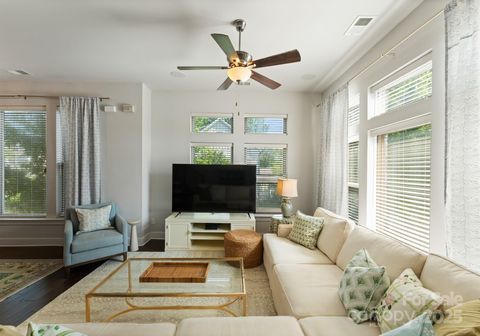 329 Ideal Way Charlotte NC 28203