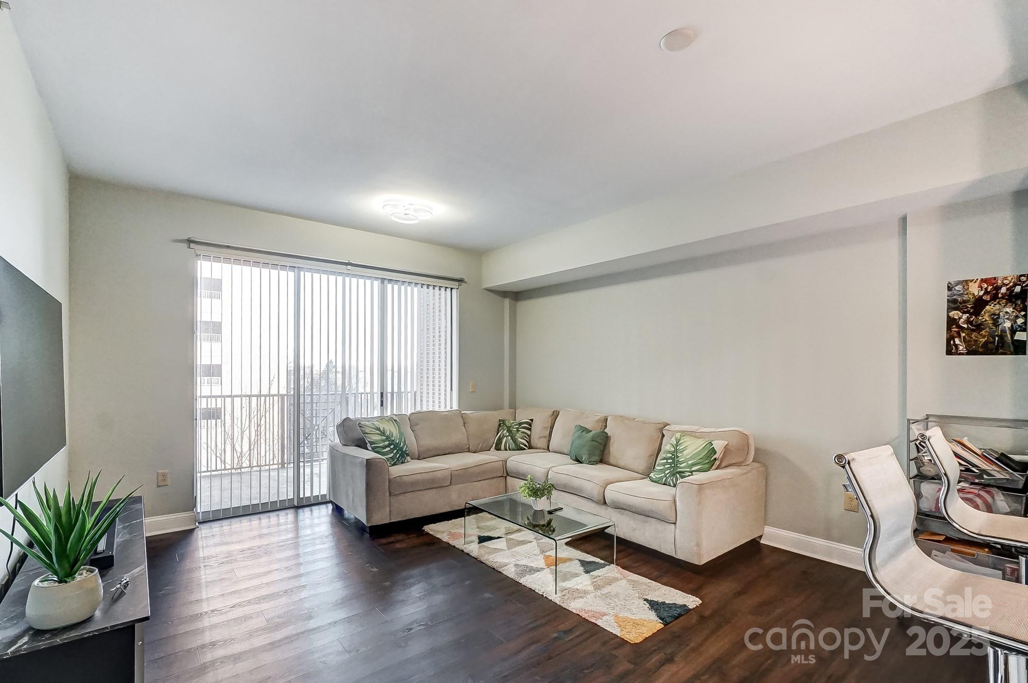 300 W 5th Street 339