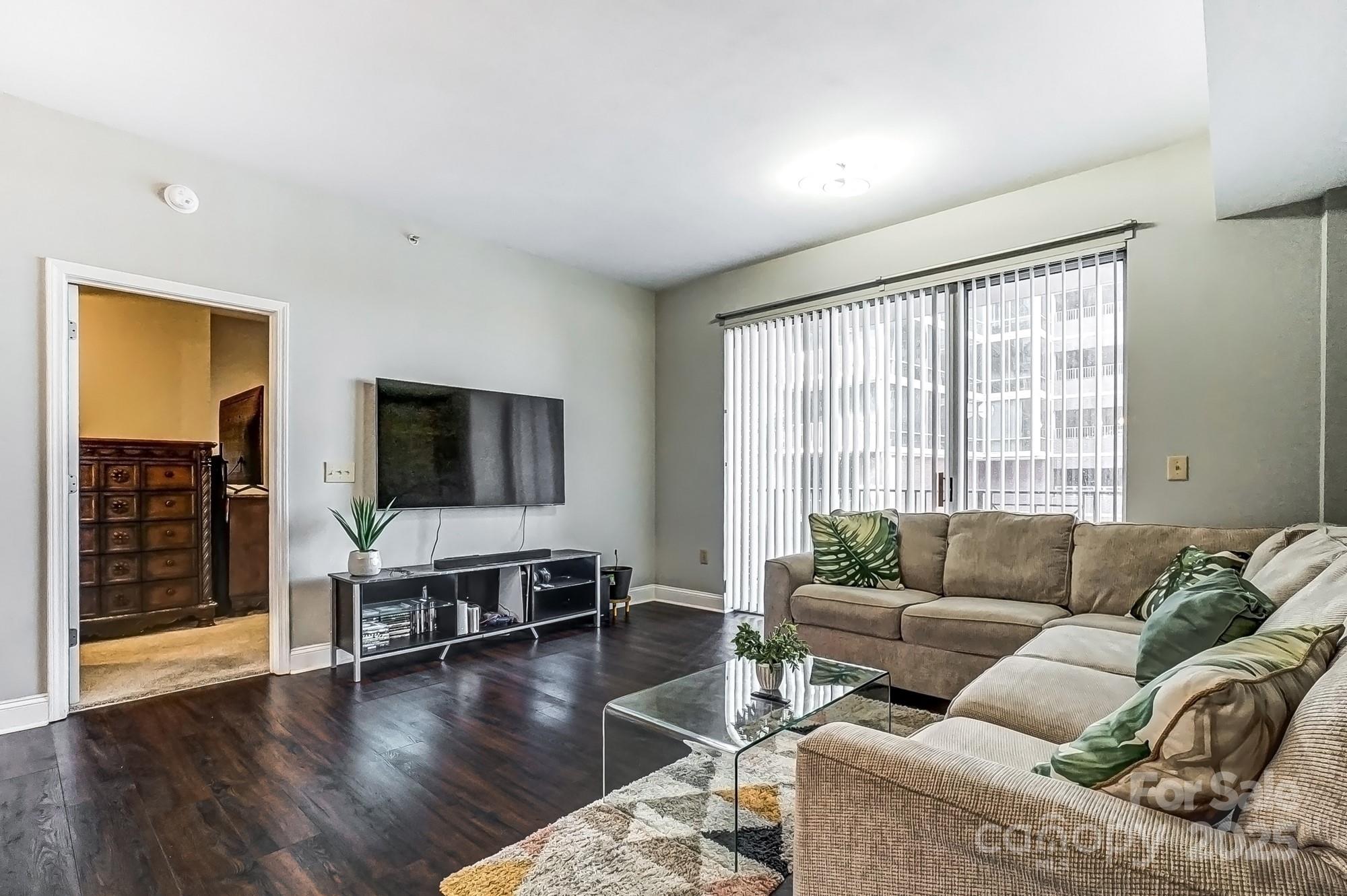 300 W 5th Street 339