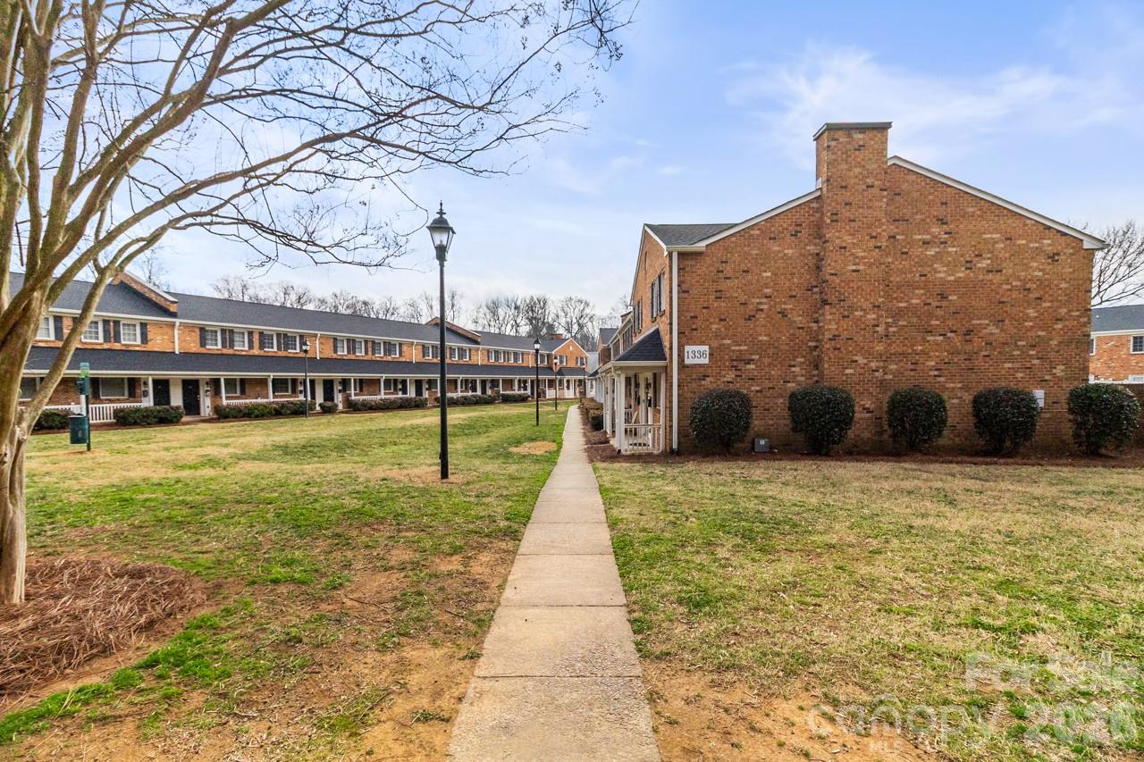 Williamsburg on Commonwealth - Residential