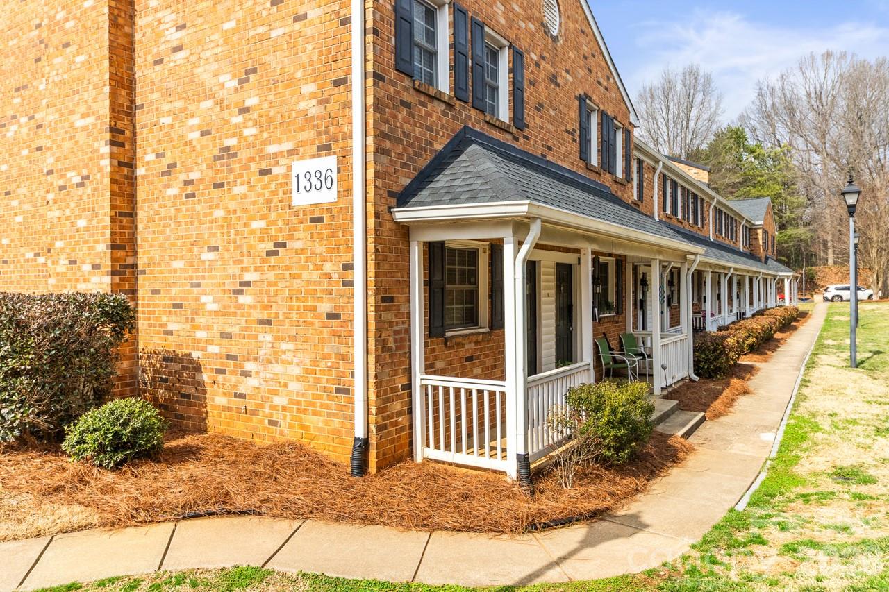 Williamsburg on Commonwealth - Residential