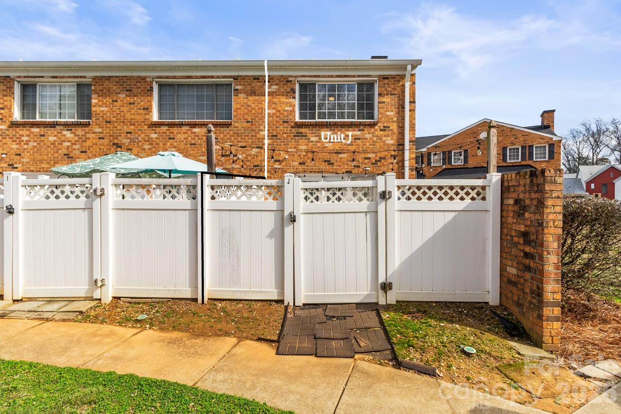 Williamsburg on Commonwealth - Residential