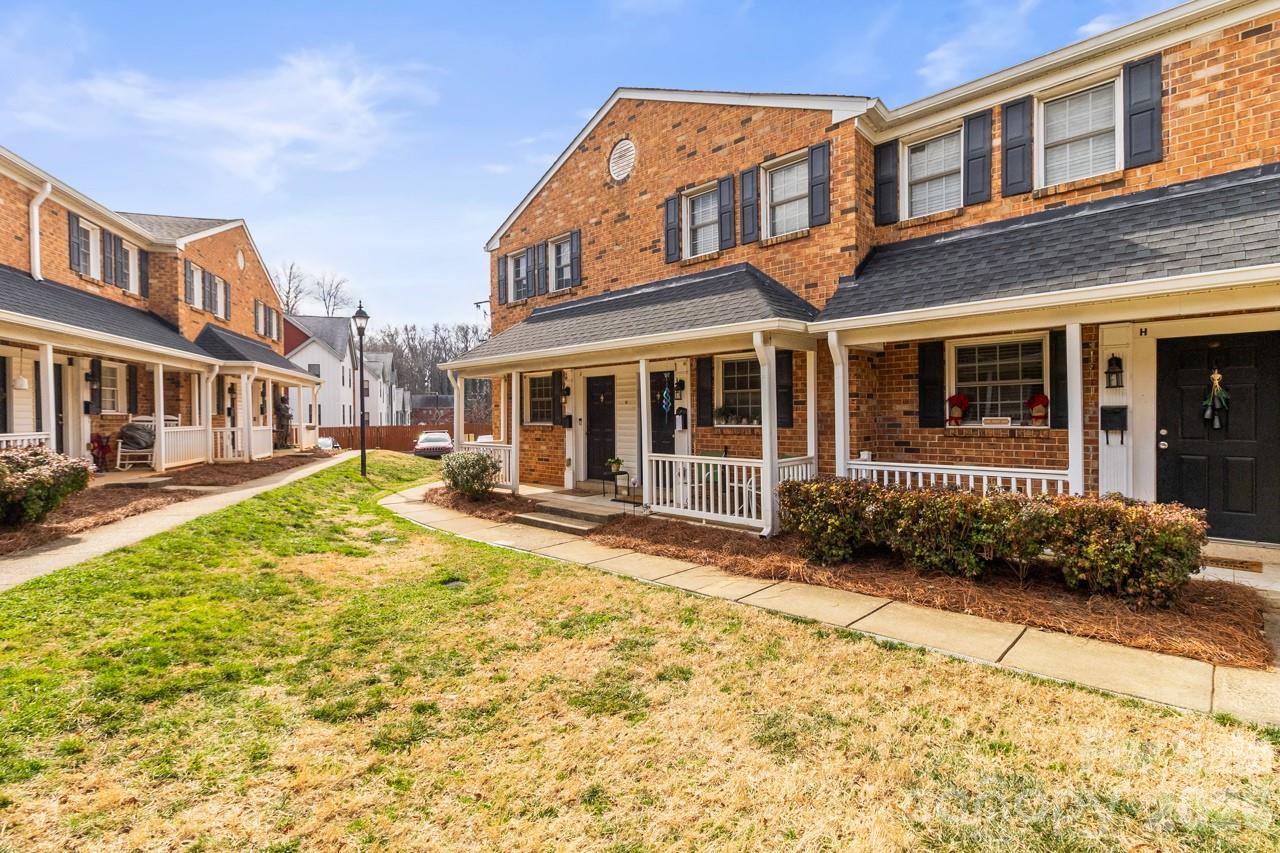 Williamsburg on Commonwealth - Residential