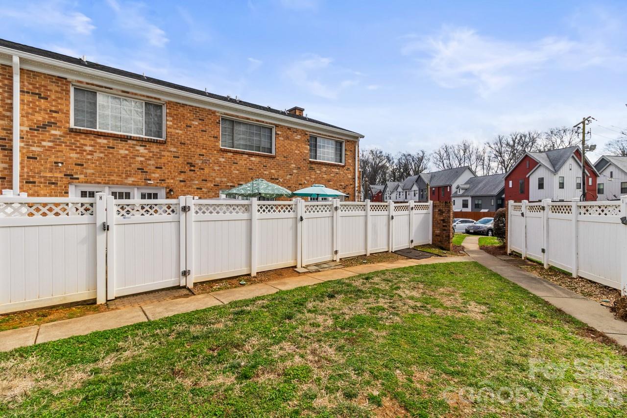 Williamsburg on Commonwealth - Residential