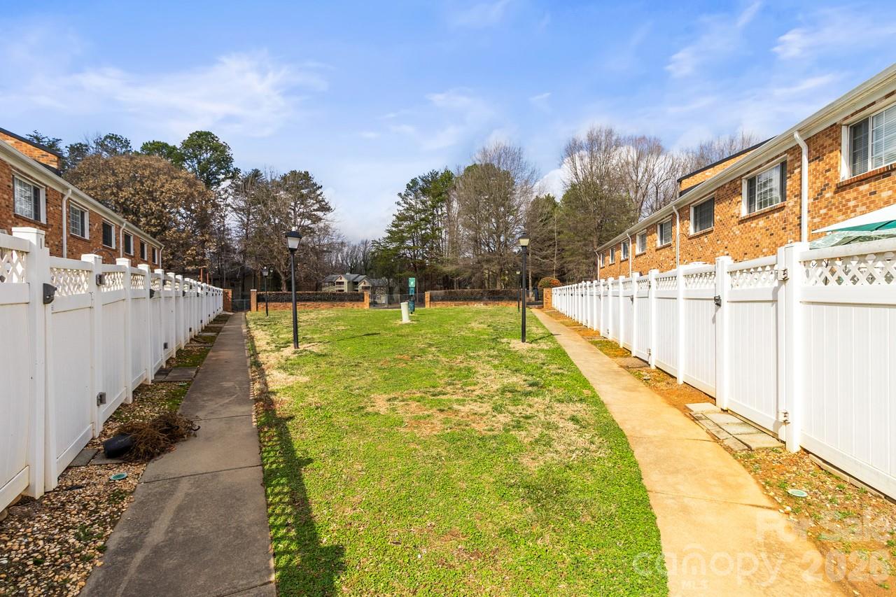 Williamsburg on Commonwealth - Residential