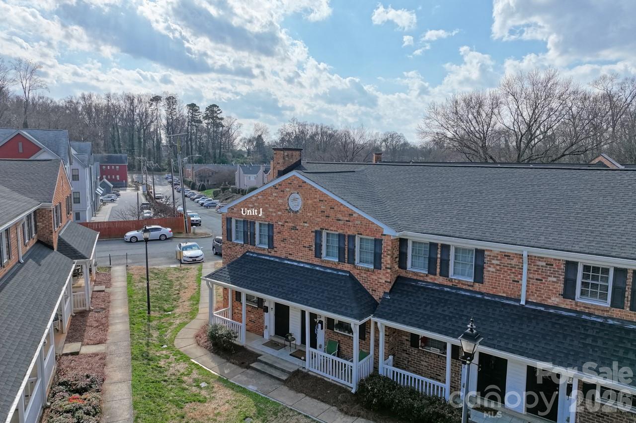 Williamsburg on Commonwealth - Residential