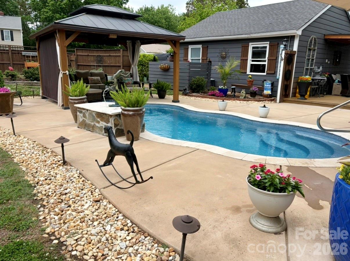 7319 Chatterbird Court