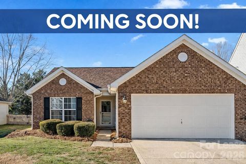 Photo of 4962 BENTGRASS RUN Drive, Charlotte, NC 28269 (MLS # 4358657)