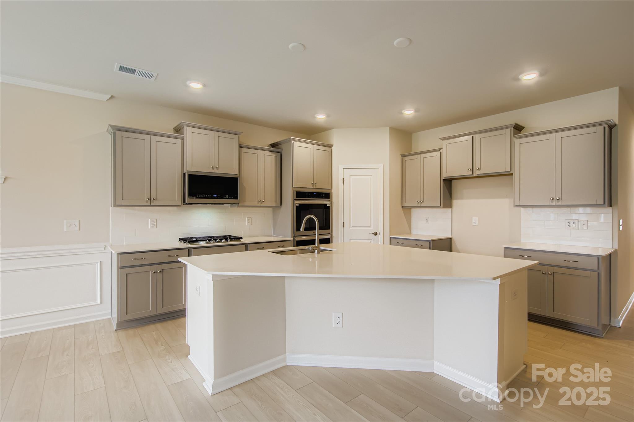 Roselyn - Residential