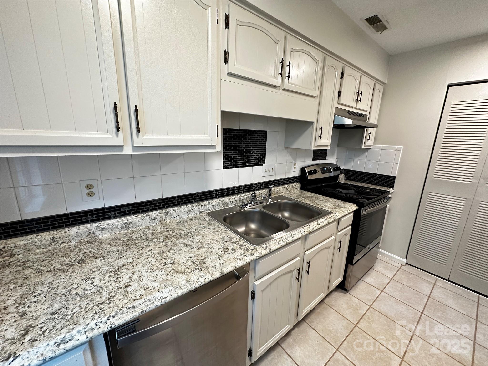 Lexington Commons - Residential Lease