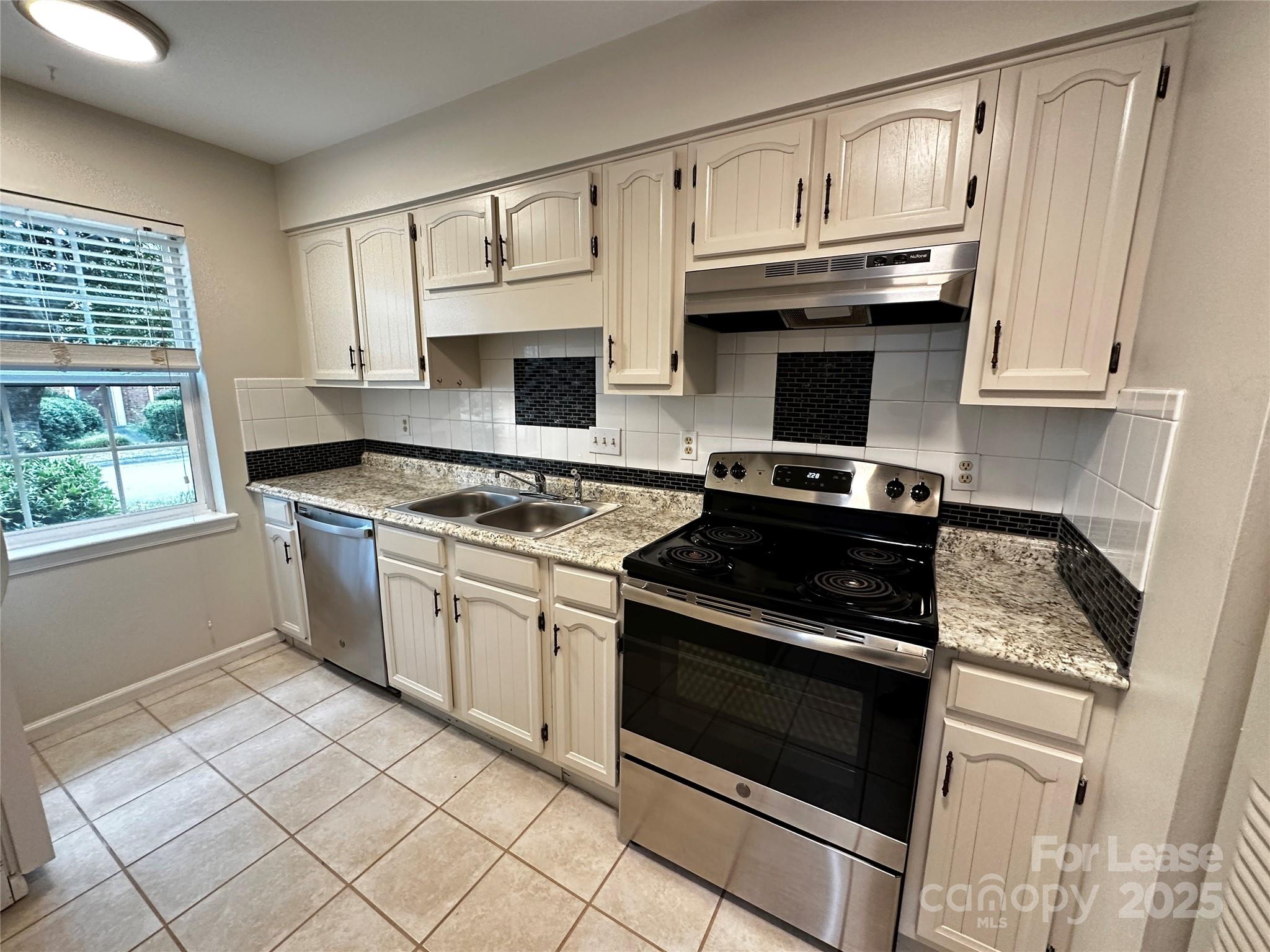 Lexington Commons - Residential Lease