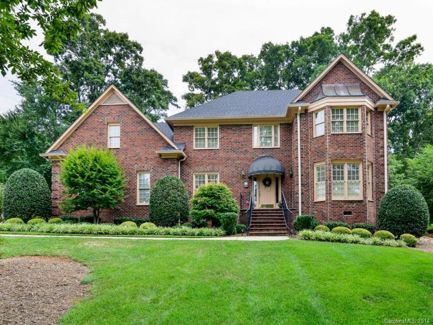 Full brick home on Lake Twitty with deck, hot tub and immaculate landscaping to enjoy and entertain. HOA is $45 per year and optional. Plantation shutters, gutter guards, new garage door & opener, new AC for main level, new hot water heater, hardwoods have been refinished, gas logs in family room replaced, master bath renovated and vapor barrier under the house completed. Home is in pristine condition.