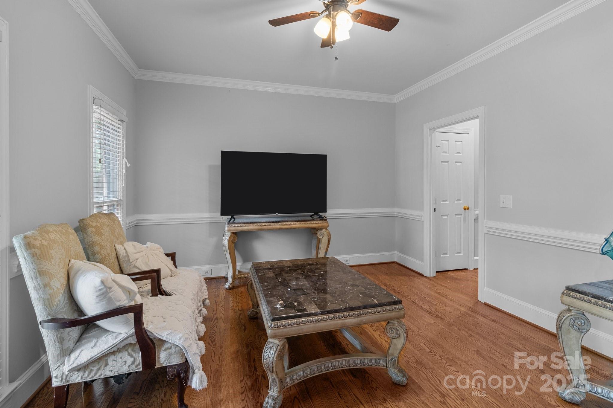 654 9th Street N