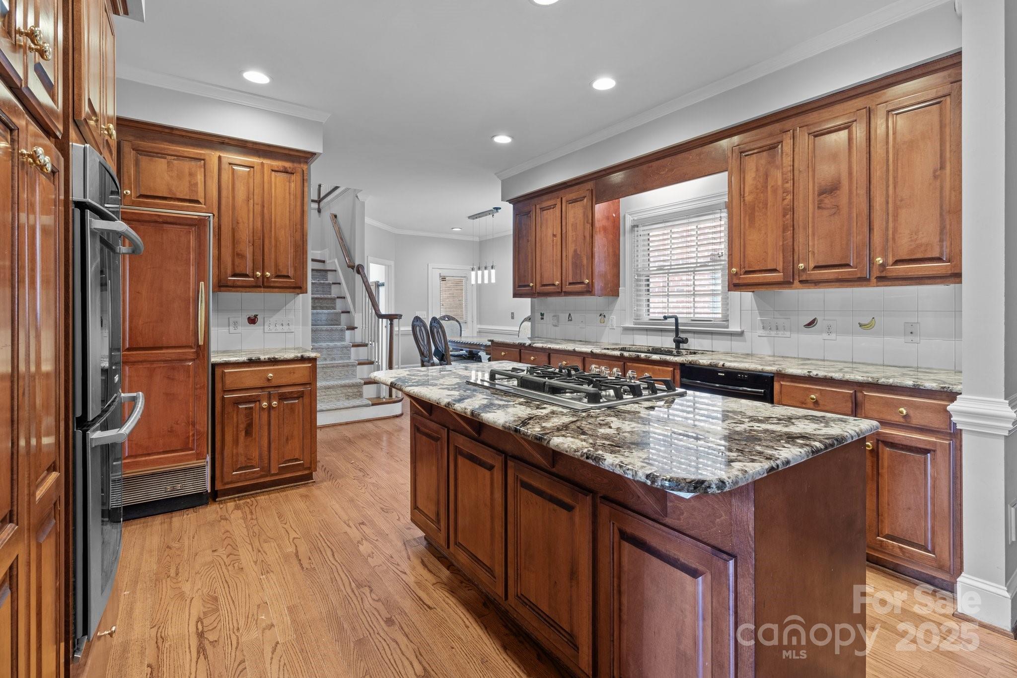 654 9th Street N