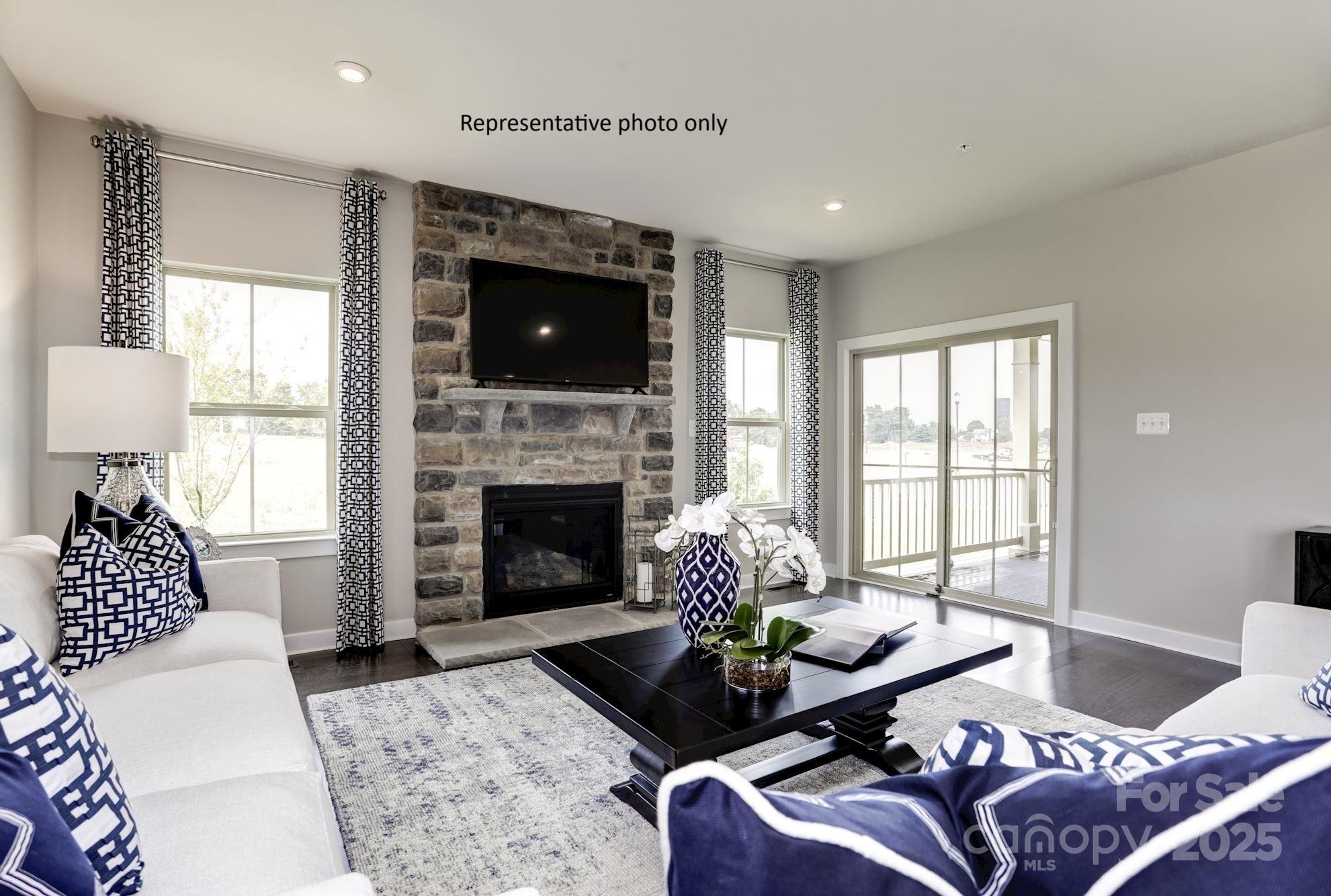 2020 Bramble Hedge Road 3276