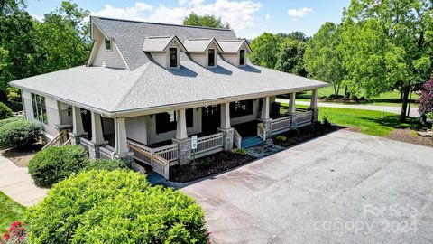 A home in Hendersonville