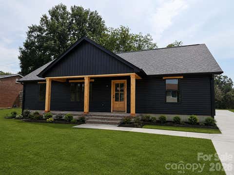 Photo of 304 Garden Street E, Landis, NC 28088 (MLS # 4414110)