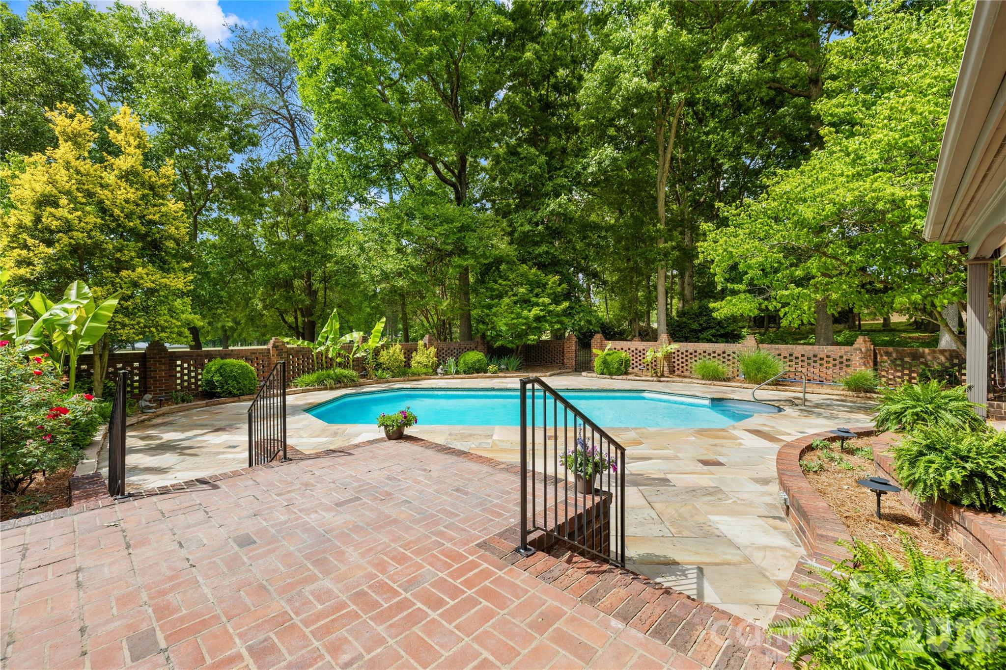 Glenn Oaks - Residential