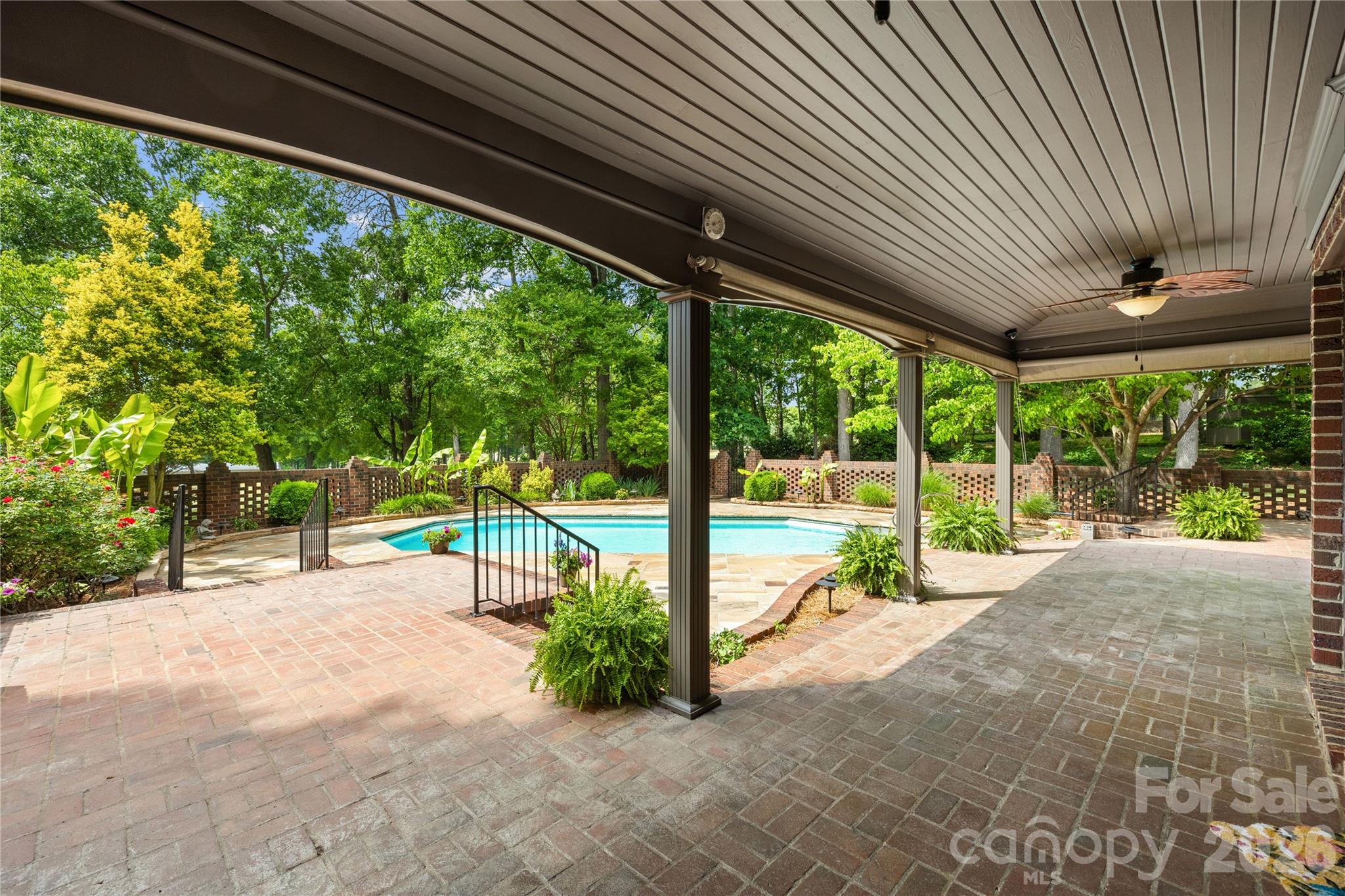 Glenn Oaks - Residential